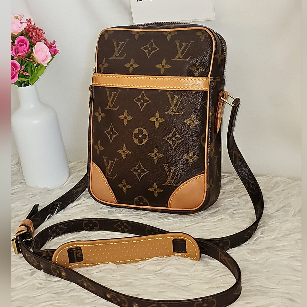 Authentuc Louis Vuitton Danube PM Monogram Crossbody Bag - Picture 10 of 16
